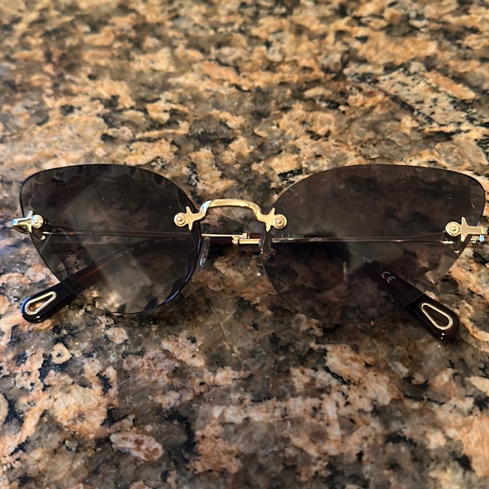 CHLOE authentic and beautiful “Cats Eyes “ lavender sunglasses